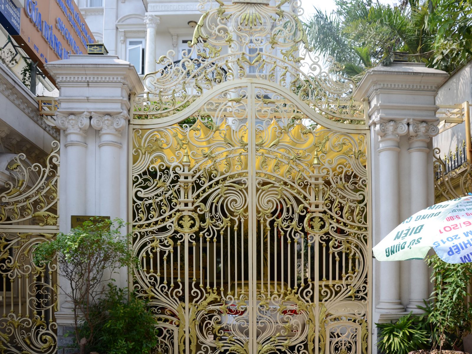 cửa cổng sắt hcm